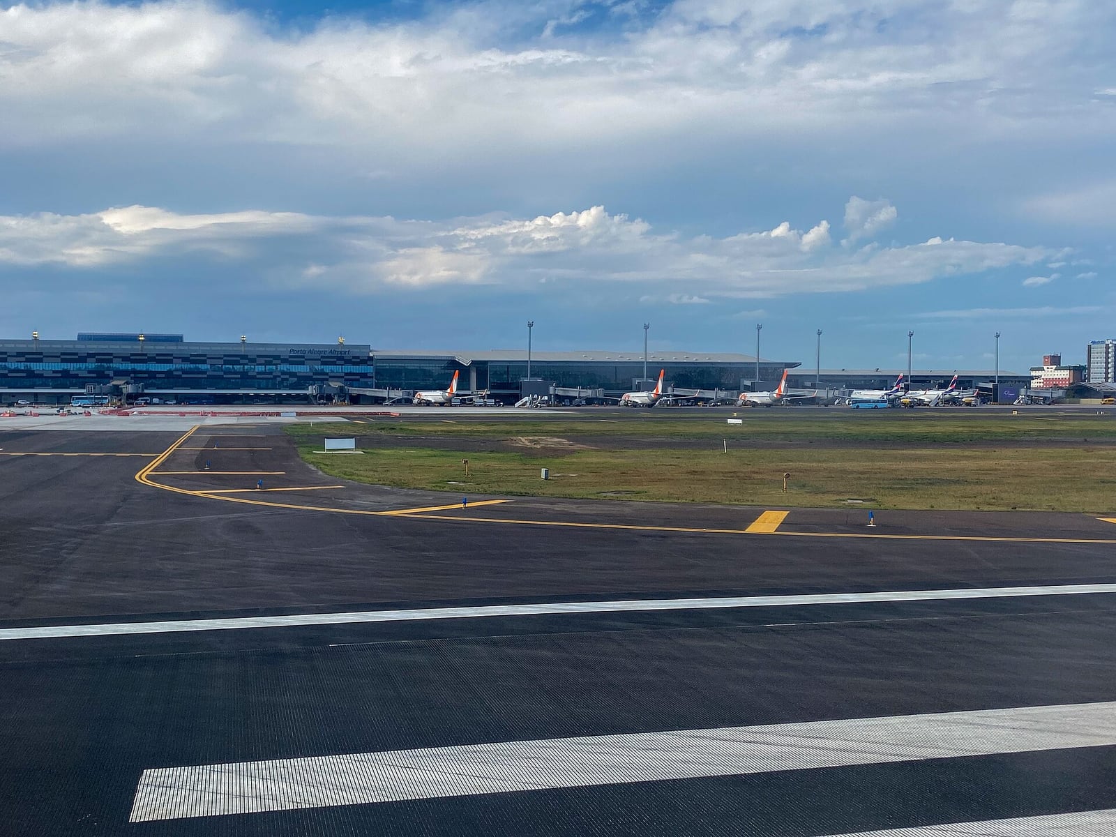 Vista do Aeroporto Salgado Filho, em Porto Alegre, onde a aeronave da Latam pousou. (Arquivo Bairrista)