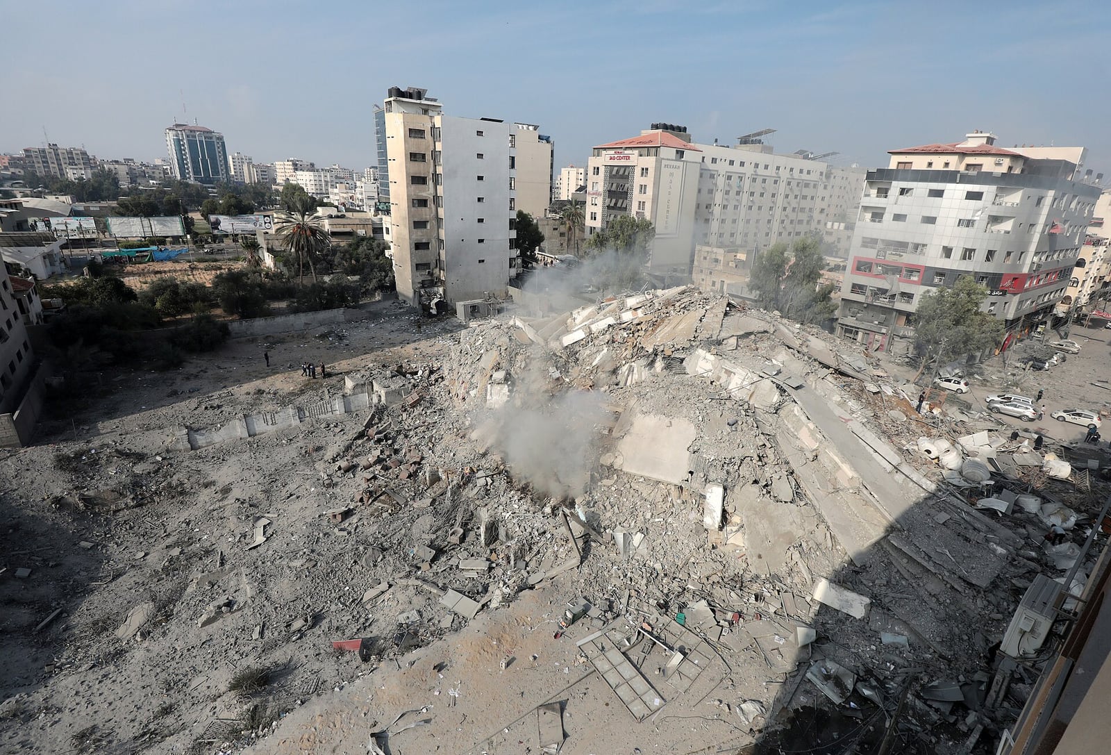 Prédios destruídos e entulho na Faixa de Gaza, em imagem de outubro de 2023.