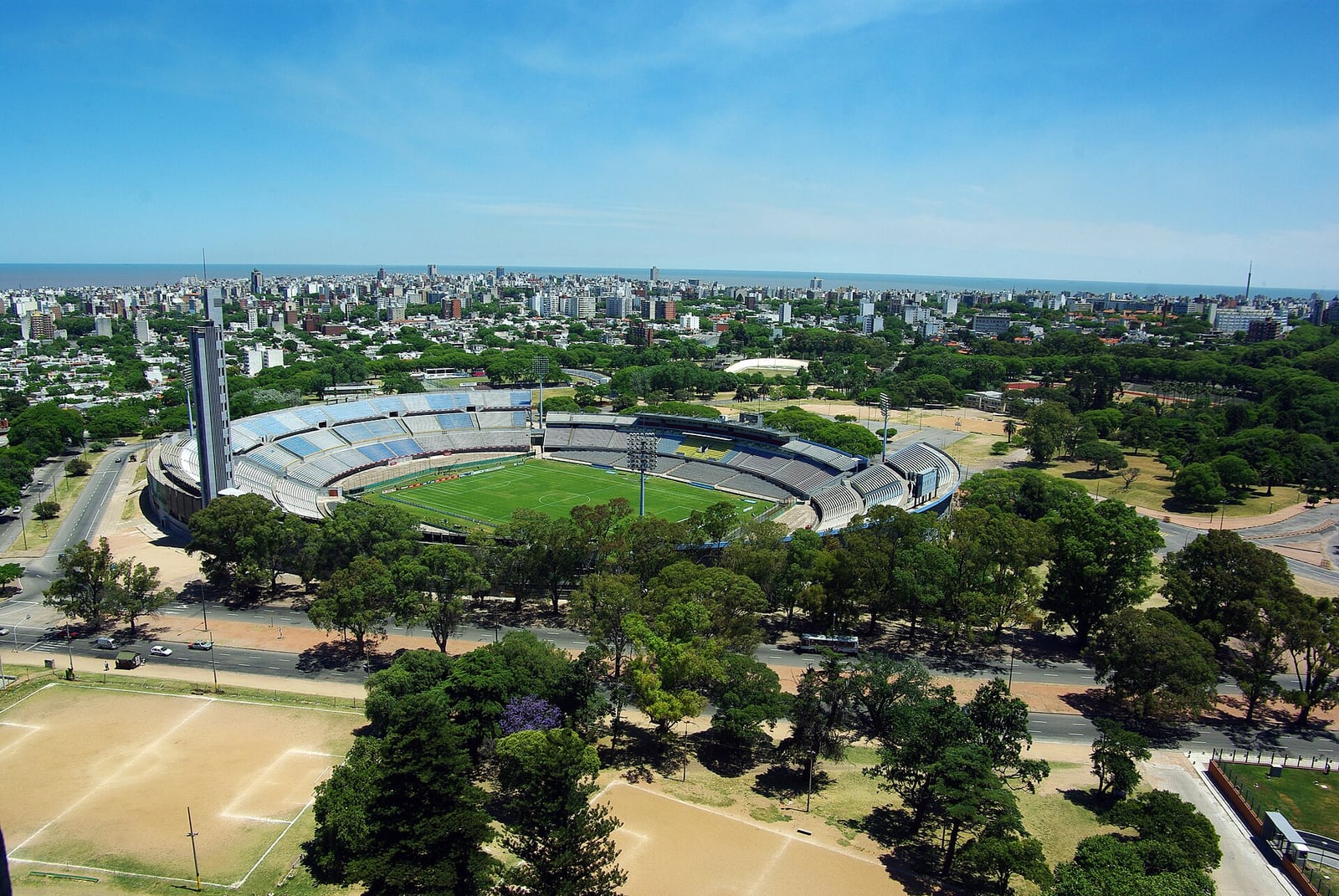 Vista aérea do Estádio Centenário, em Montevidéu, onde o Atlético-MG enfrenta o City Torque.