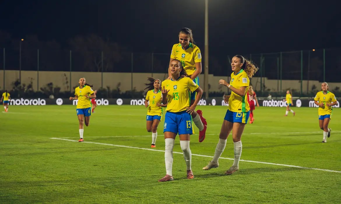 Jogadoras da seleção brasileira comemoram durante o Mundial Sub-17 feminino, competição em que o Brasil venceu a Polônia nos pênaltis.