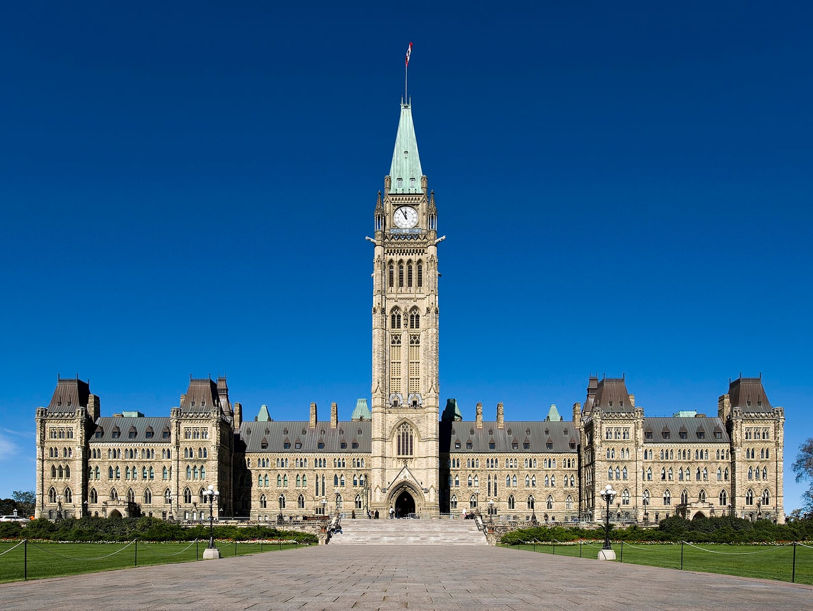 Prédio do Parlamento canadense, em Ottawa, sede do governo federal que anunciou o pacote de C$ 8,7 bilhões para aço, carros e minerais em Ontário.