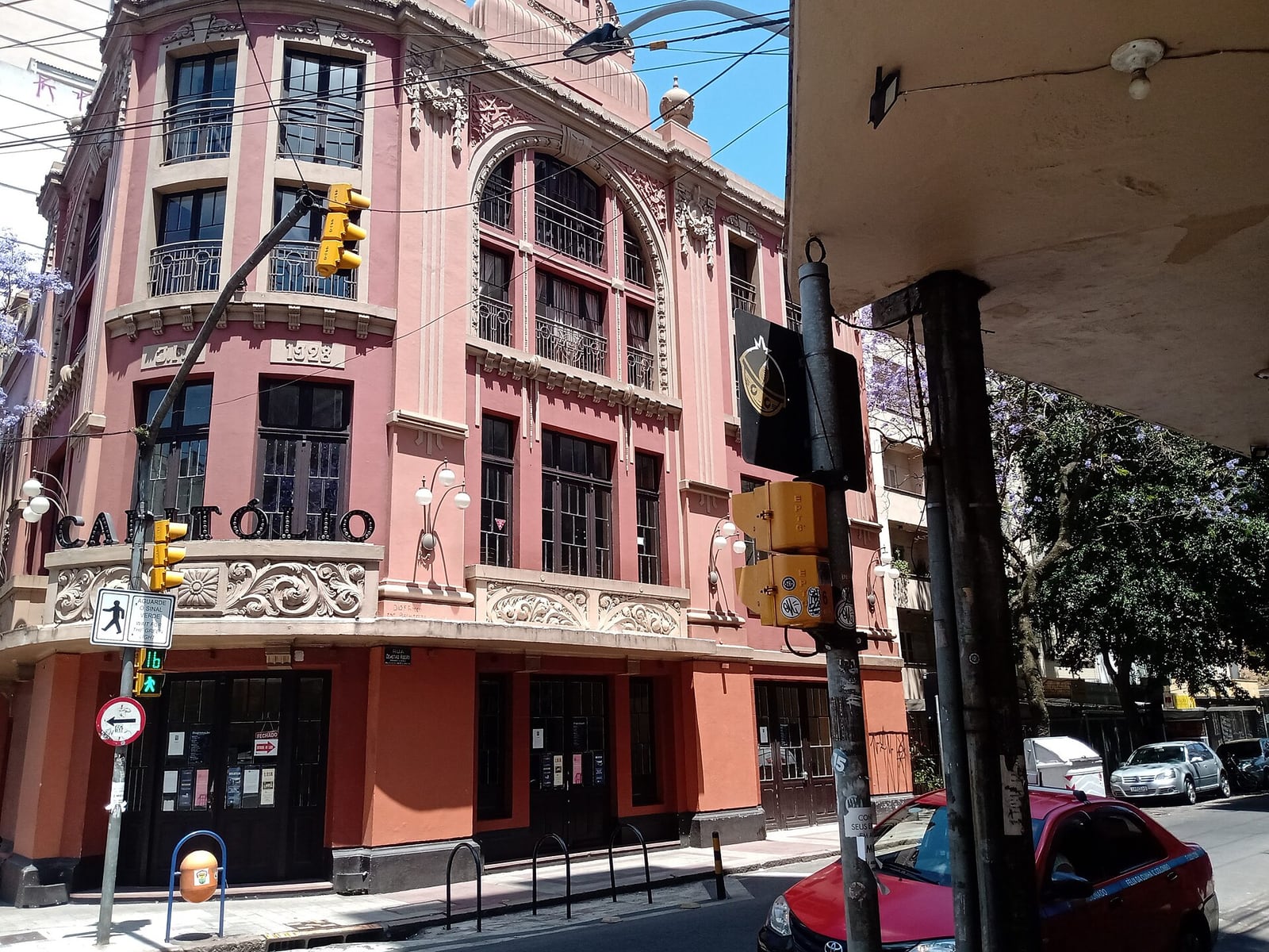 Fachada do Cine Capitólio, no Centro de Porto Alegre.
