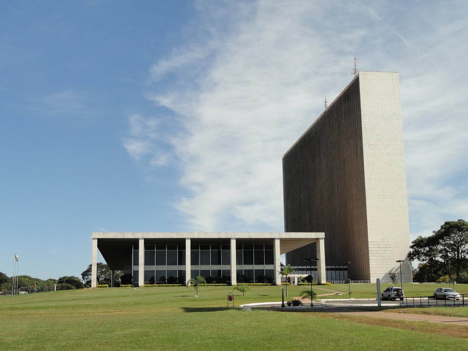Vista lateral do Palácio do Buriti, sede do governo do Distrito Federal, em Brasília.