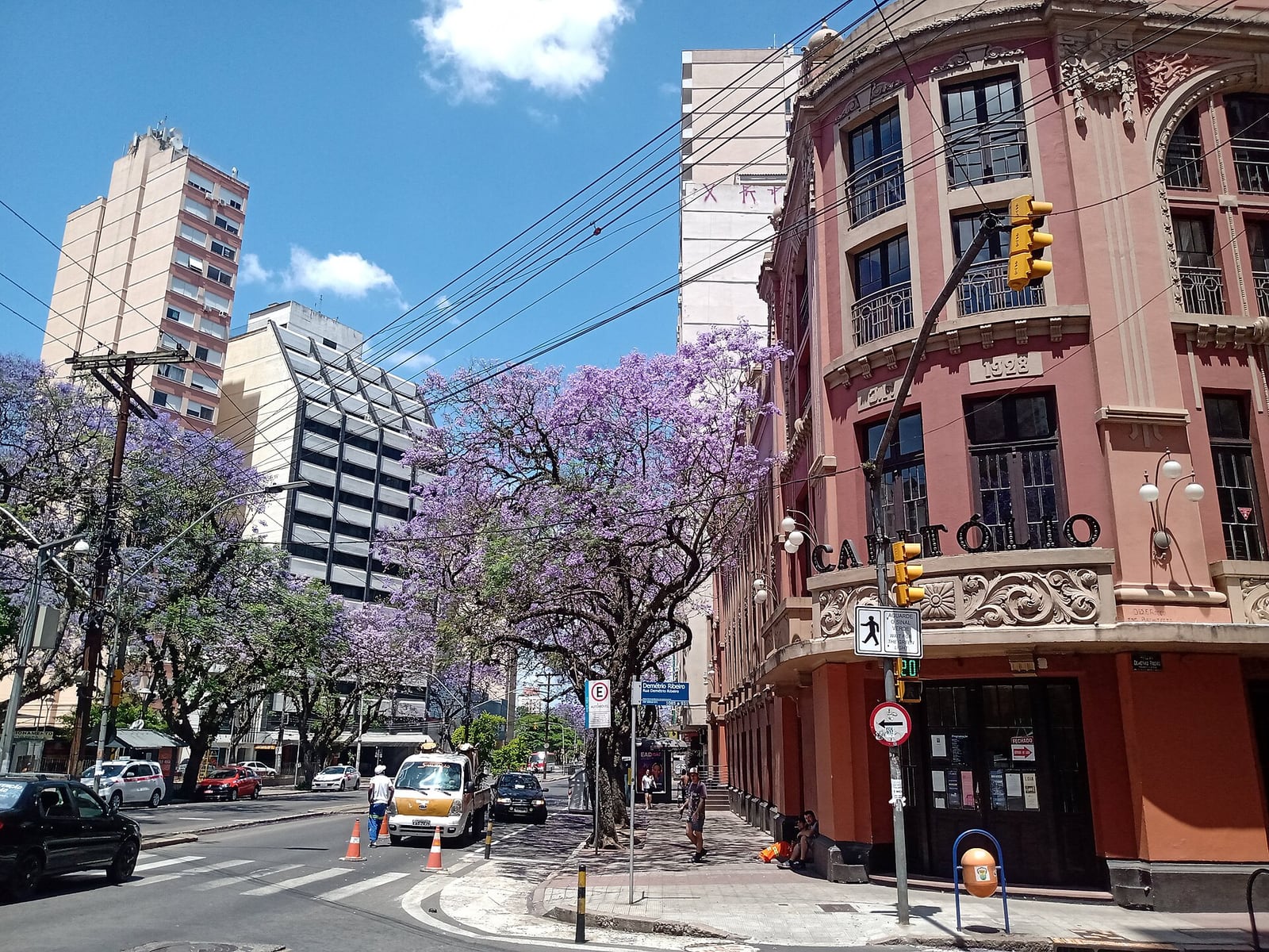 Fachada do Cinema Capitólio, no Centro Histórico de Porto Alegre, onde a Cinemateca Capitólio exibe "Banzé no Oeste".