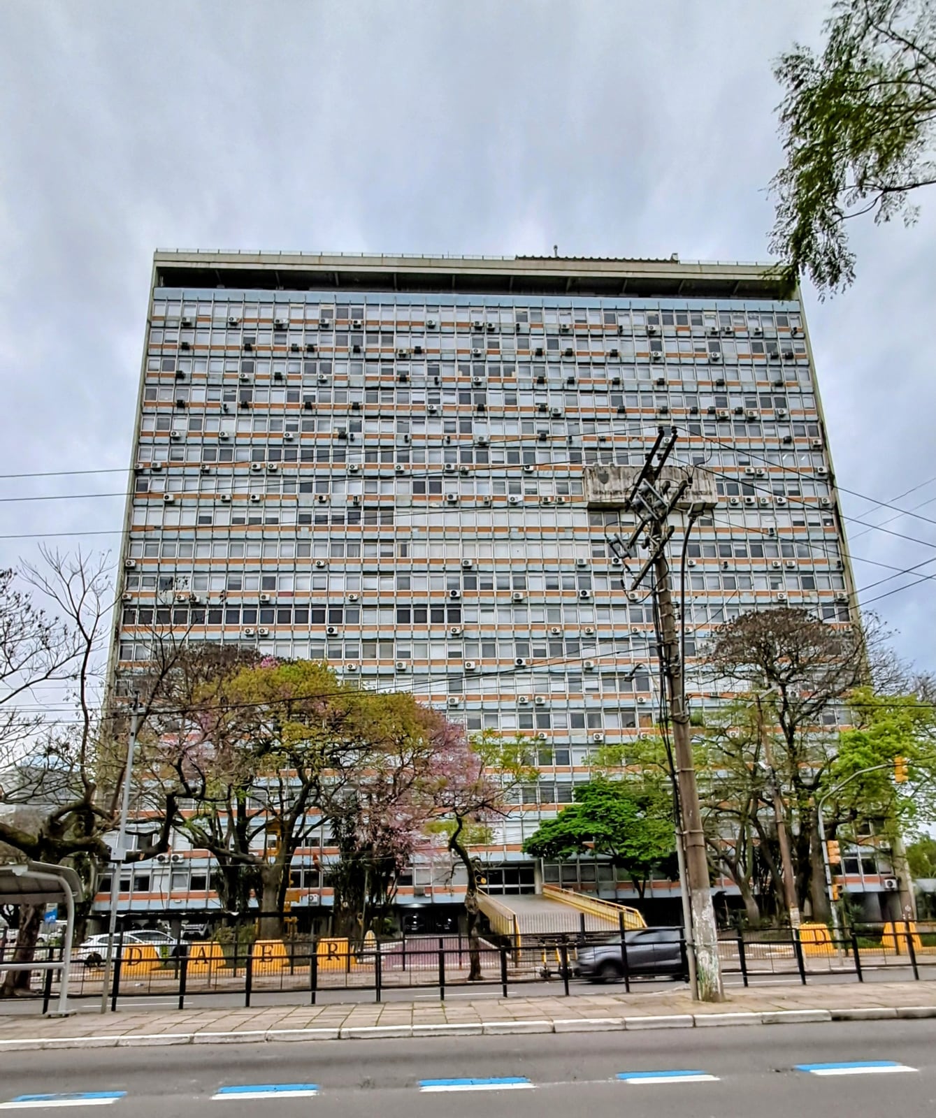Fachada do Edifício Sede do Daer, em Porto Alegre.
