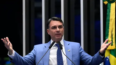 Flávio Bolsonaro discursa no Plenário do Senado.