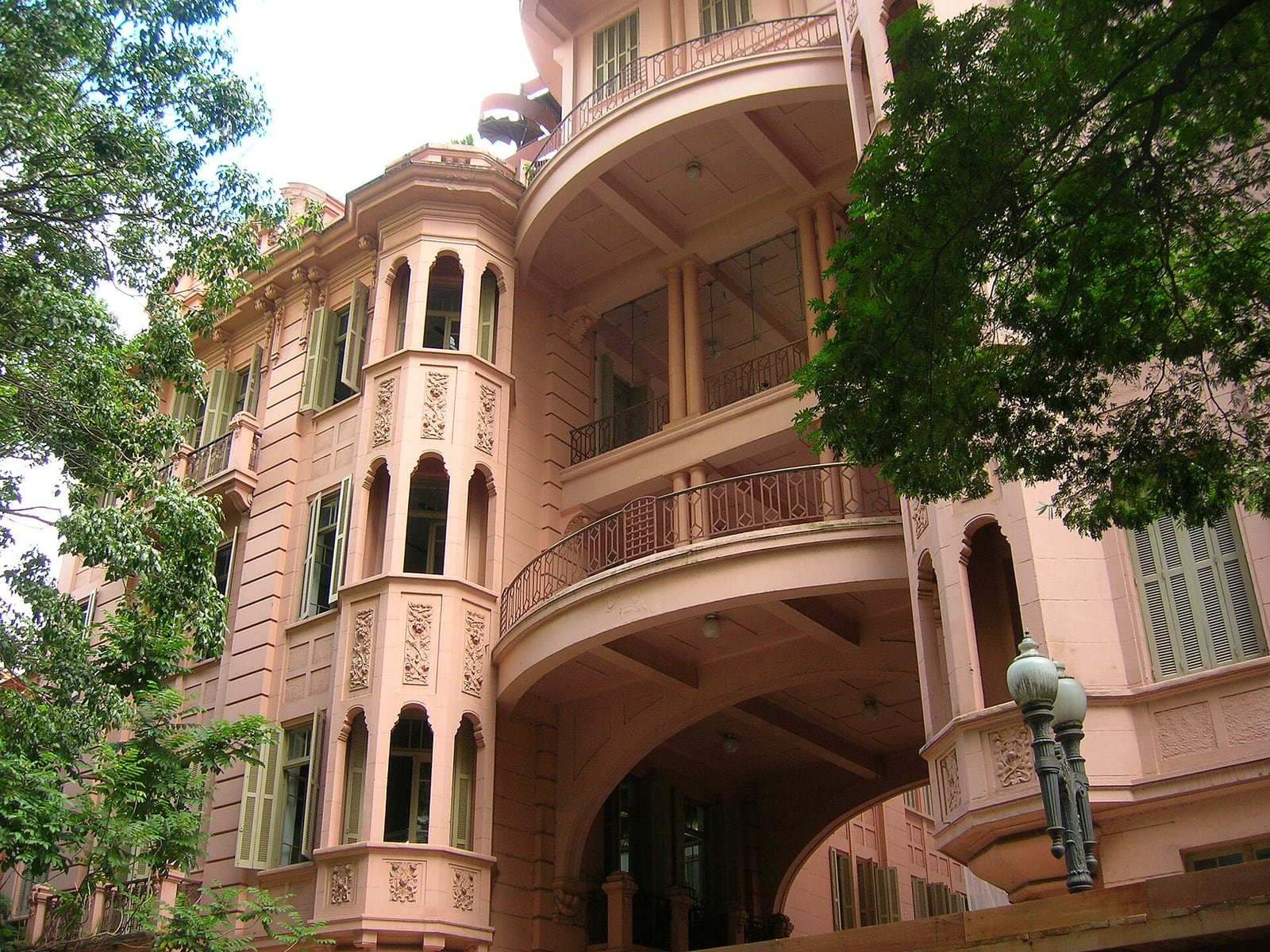 Fachada da Casa de Cultura Mário Quintana, em Porto Alegre, local da sessão do documentário.