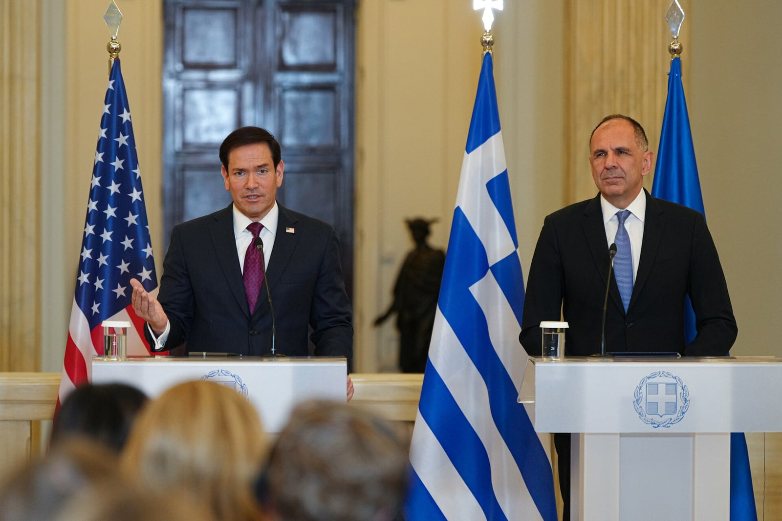 O ministro das Relações Exteriores da Grécia, Giorgos Gerapetritis, em entrevista coletiva com o secretário de Estado dos EUA, Marco Rubio.