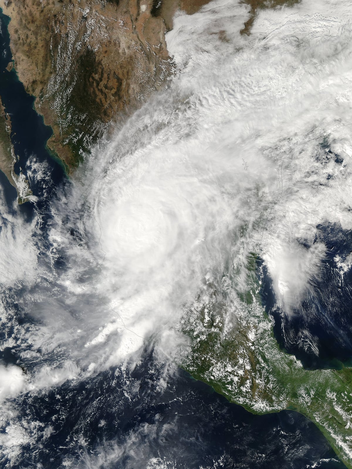 Estudo atribui à mudança climática e ao El Niño a força do furacão Polo