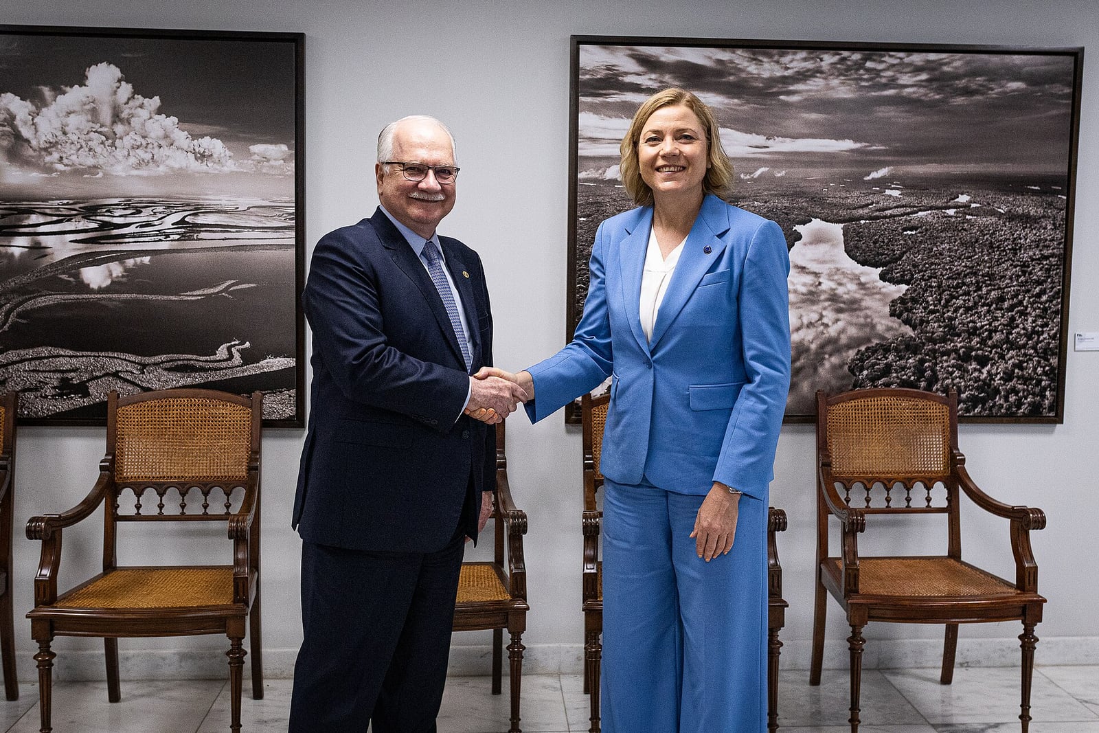 Ministro Edson Fachin em encontro com Henna Virkkunen durante visita ao Brasil.