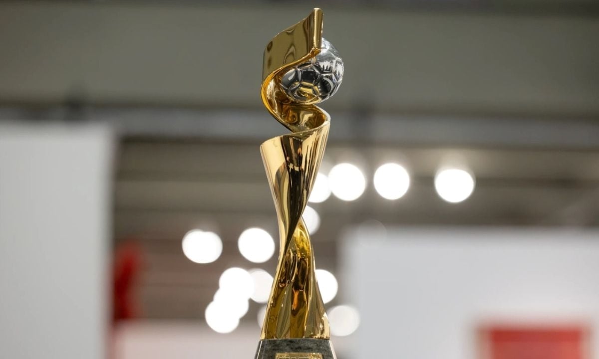 Troféu da Copa do Mundo Feminina da Fifa, competição que receberá a verba de preparação para 2027.