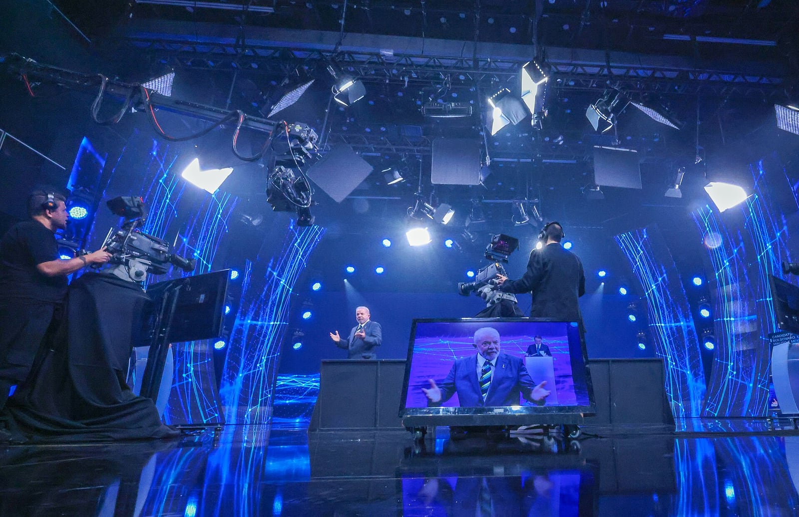 Foto: Lula condiciona debate da Globo à quebra de sigilos de Flávio e o chama de 'ladrão'