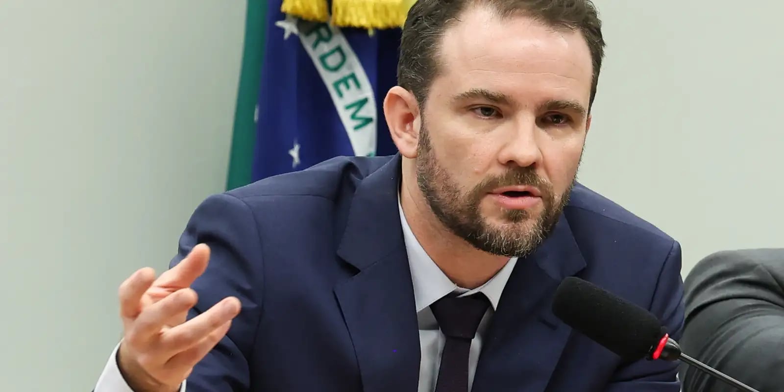 Dario Durigan fala em evento oficial sobre a subvenção ao diesel e o envio da MP do Imposto Seletivo.