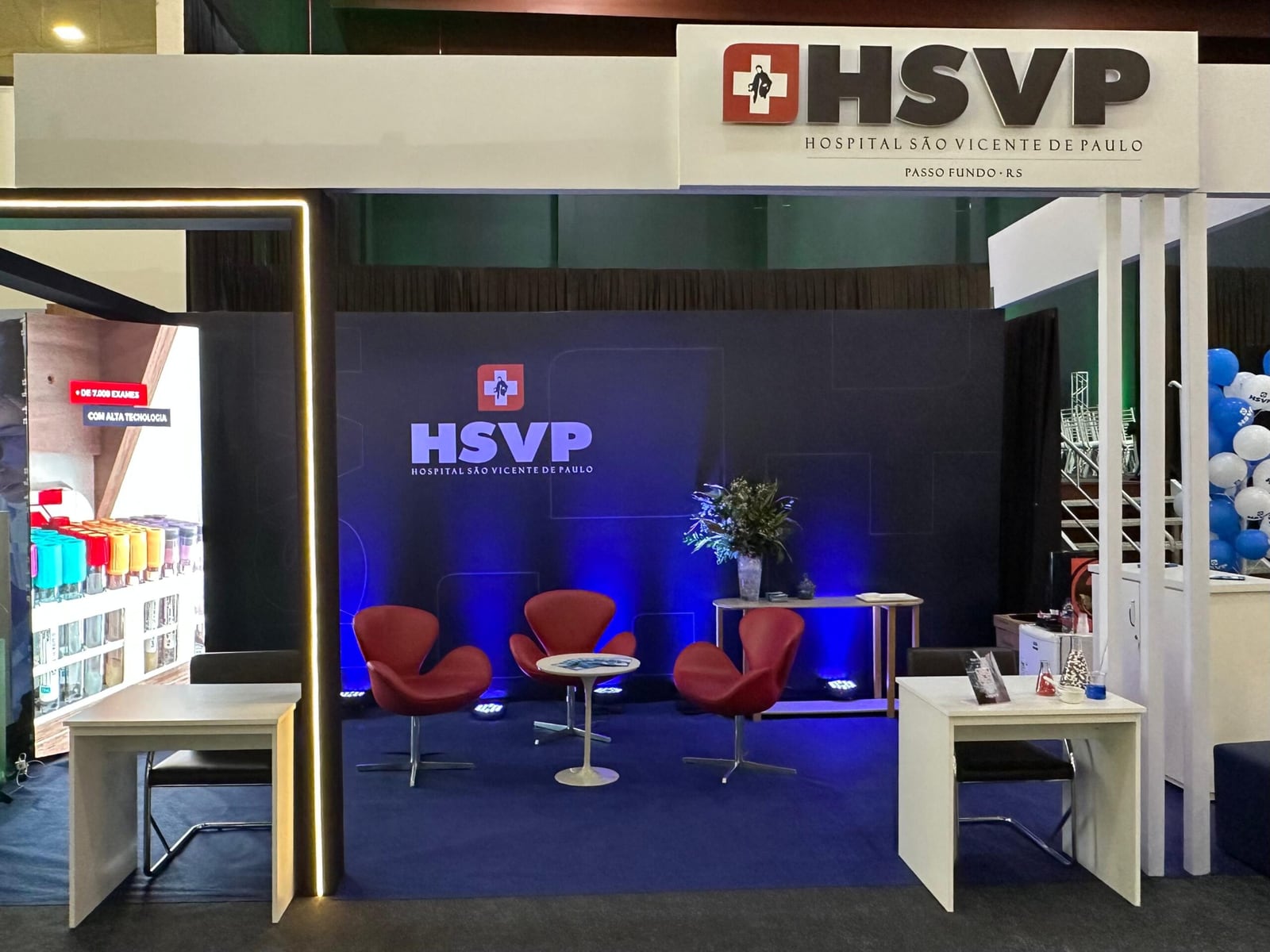 Estande do HSVP na Feitech, em Passo Fundo, onde o hospital apresenta suas tecnologias ao público até sábado (24).