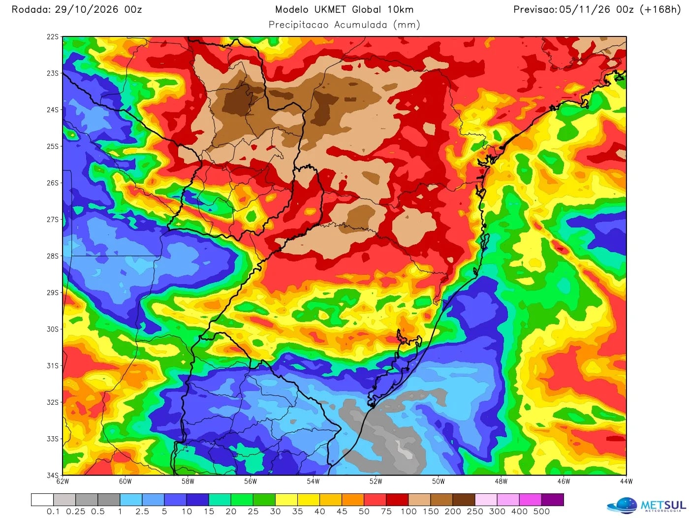 Mapa do Rio Grande do Sul com cores indicando o volume de chuva acumulada prevista até 5 de novembro, com maiores áreas no