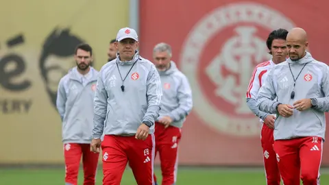 Comissão técnica do Inter em treino, em foto divulgada pelo clube.
