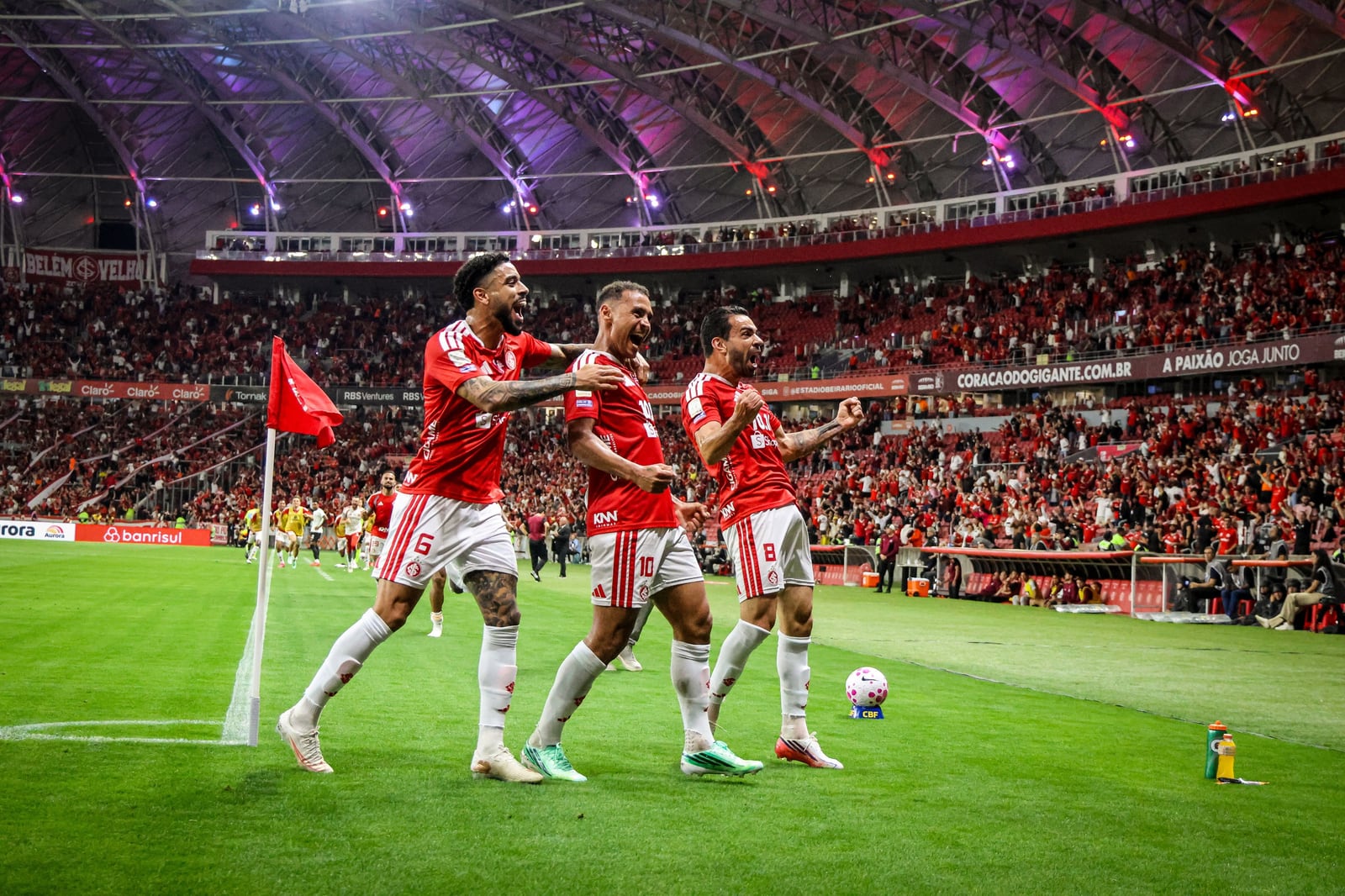 Jogadores do Inter comemoram no Beira-Rio.