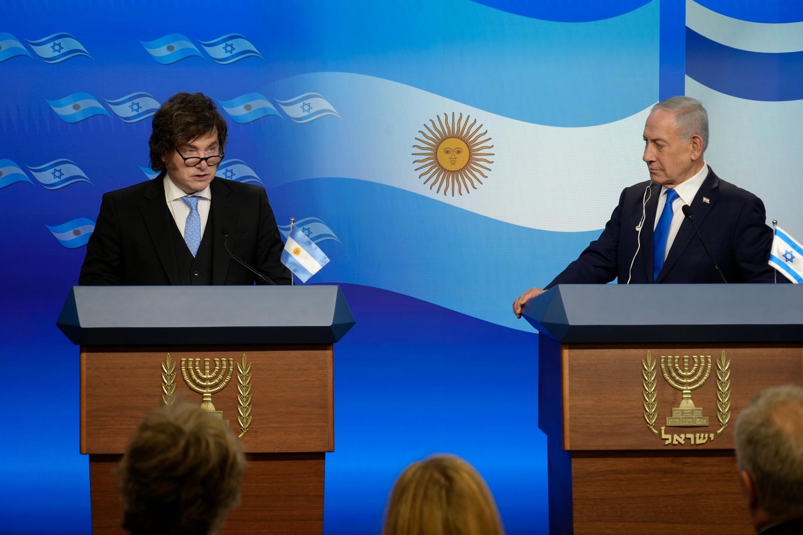 Benjamin Netanyahu em coletiva de imprensa ao lado do presidente argentino Javier Milei, em abril de 2026.