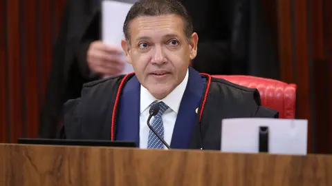 Kassio Nunes Marques, presidente do Tribunal Superior Eleitoral, durante sessão plenária.