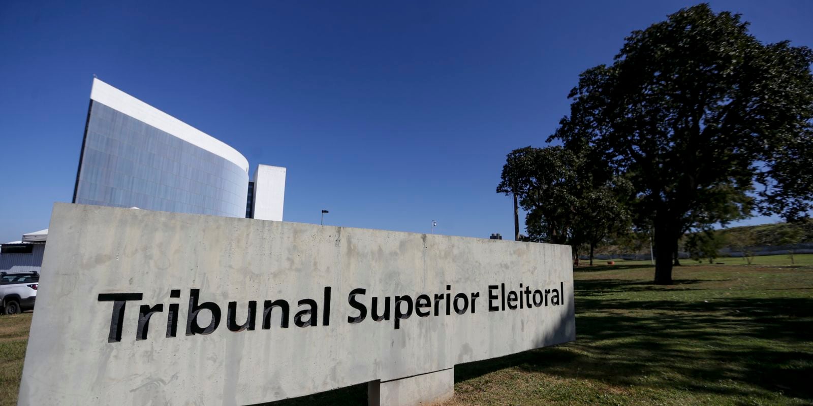 Sede do Tribunal Superior Eleitoral, em Brasília, onde ministros analisam a liminar sobre o canal 'Exército do Lula'.