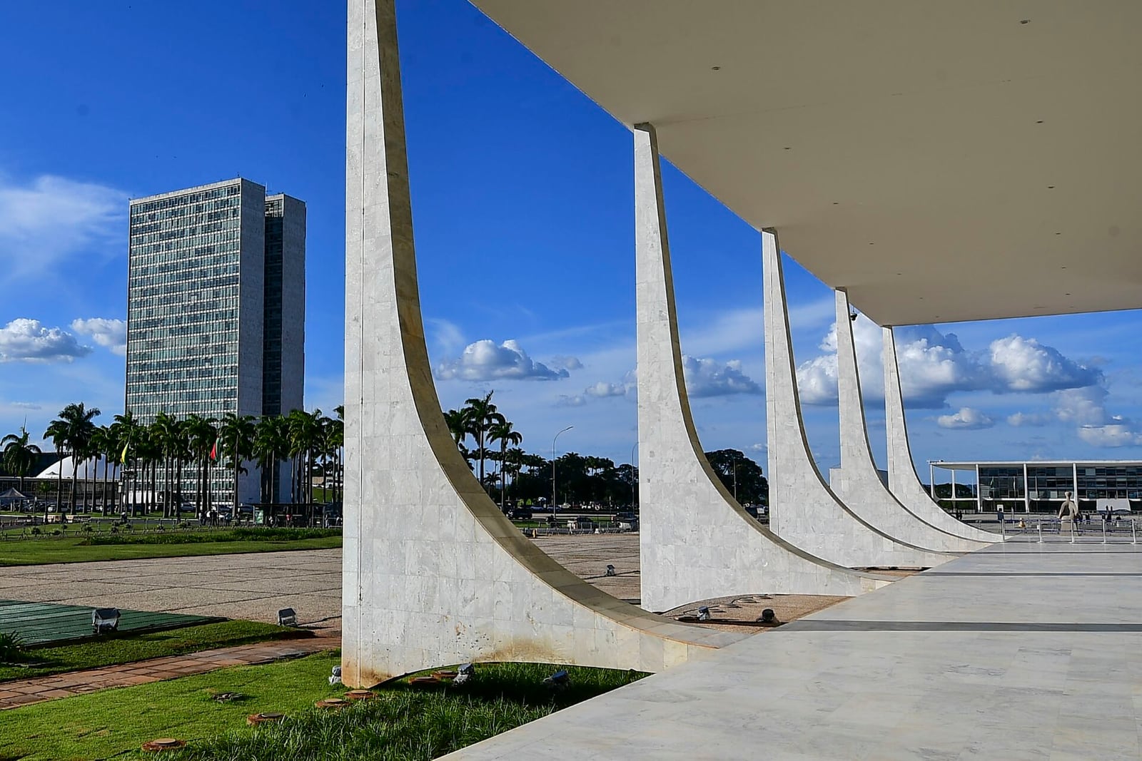 Fachada do Supremo Tribunal Federal, em Brasília, onde foi tomada a decisão que bloqueia bens e quebra sigilos. (Arquivo Bairrista)