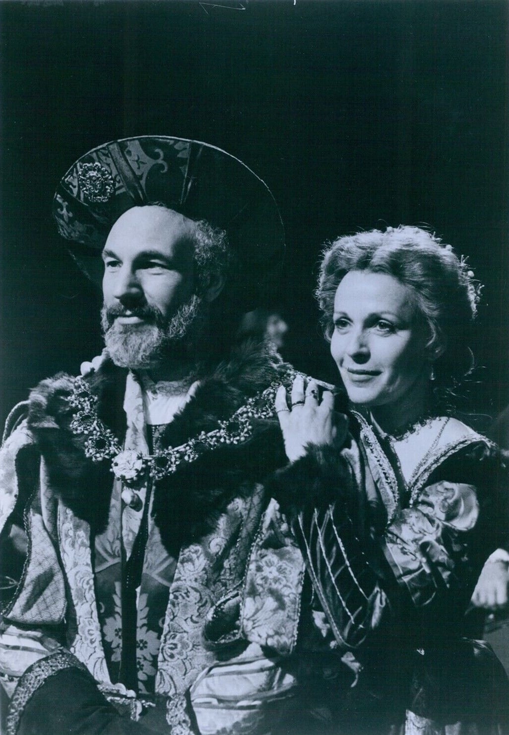 Patrick Stewart como o rei Cláudio em 'Hamlet' (1980), em foto de arquivo. O ator morreu aos 86 anos, em Los Angeles.