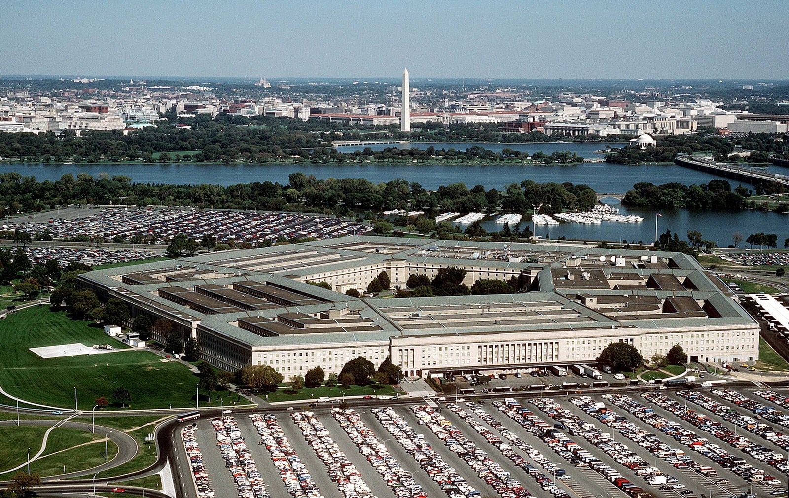Foto de militar dos Estados Unidos em operação, registrada pelo Departamento de Defesa americano (domínio público).