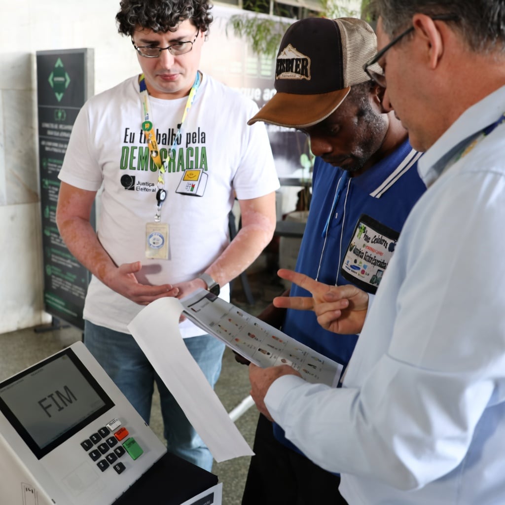 Segundo turno das eleições registra ocorrências eleitorais; violação do sigilo do voto aparece entre os casos.