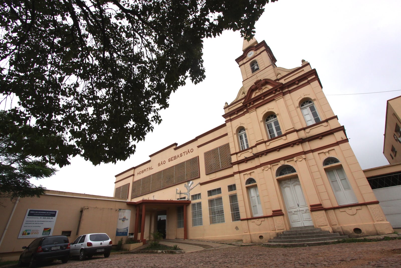 Fachada da Santa Casa de Caridade (Hospital São Sebastião). Arquivo Bairrista.