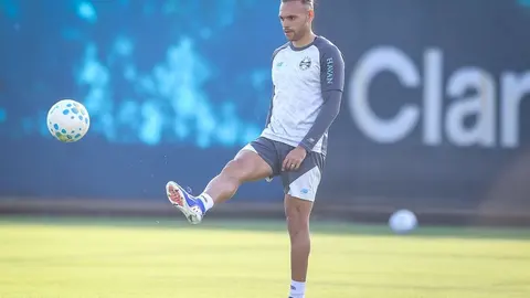 Jogadores do Grêmio realizam treino técnico no CT antes do jogo contra o Athletico-PR, pela 33ª rodada.