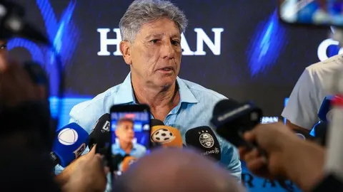 Entrevista coletiva na Arena do Grêmio, em 23/10/2026, antes do jogo contra o Athletico-PR.