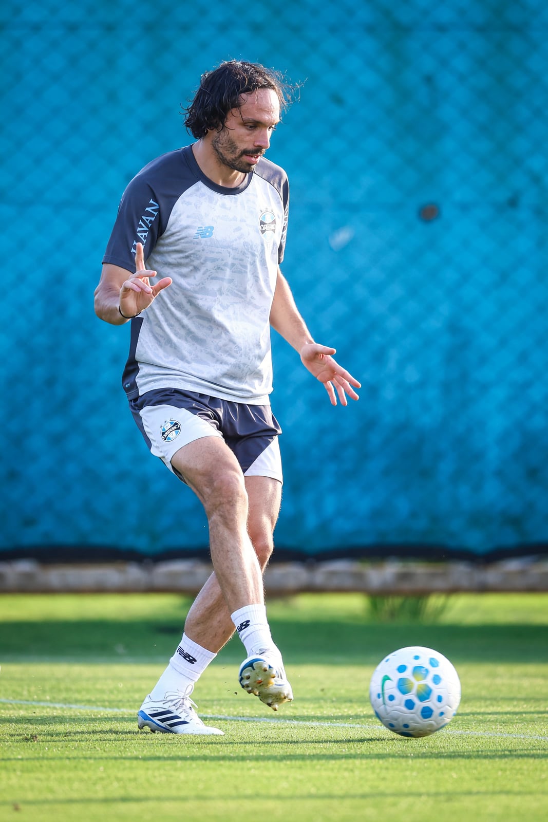 Jogador do Grêmio em treino técnico no CT, em 28/10/2026. Foto: Lucas Uebel/Grêmio FBPA.