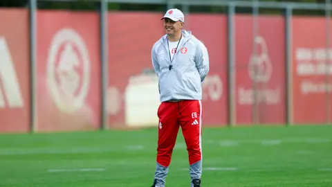 Comissão técnica do Internacional em treino no CT do clube, na preparação para o jogo contra o Coritiba.