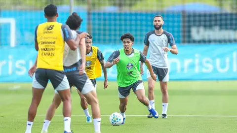 Elenco do Grêmio em treino no CT Presidente Luiz Carvalho, em Porto Alegre, em 27/10/2026.