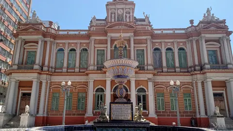 Fachada do Paço dos Açorianos, sede da Prefeitura de Porto Alegre.