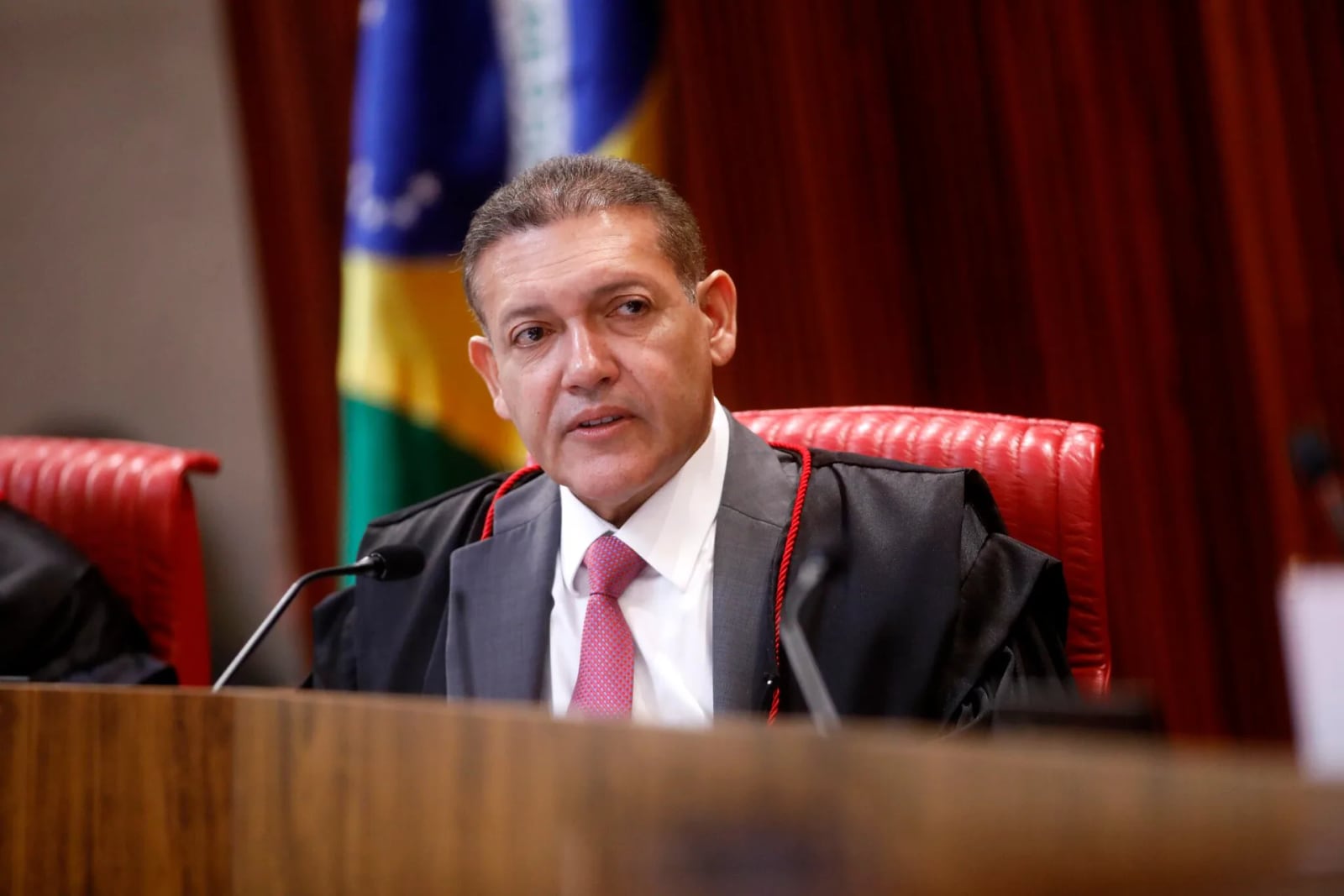 O ministro Kassio Nunes Marques durante sessão no Tribunal Superior Eleitoral, em Brasília.