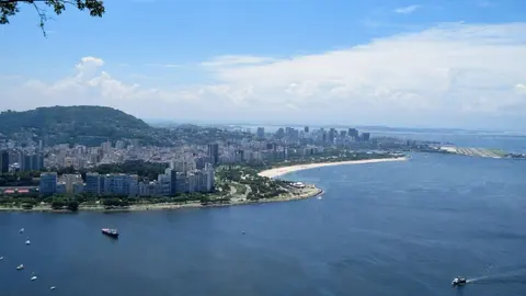 Vista da Praia do Flamengo, no Rio de Janeiro, bairro onde fica o Colégio Pensi, local de votação citado na matéria.