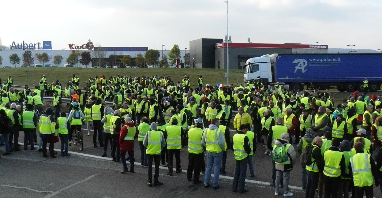 Manifestação na França contra o custo de vida; foto de Obier, Wikimedia Commons (CC BY-SA 4.0)
