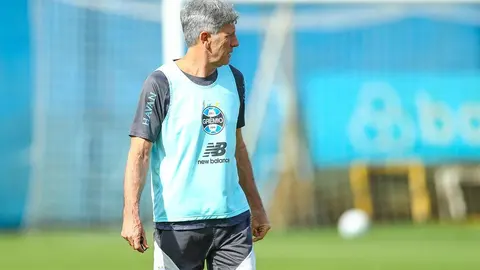 Renato Portaluppi durante treino do Grêmio no CT Presidente Luiz Carvalho, em Porto Alegre.