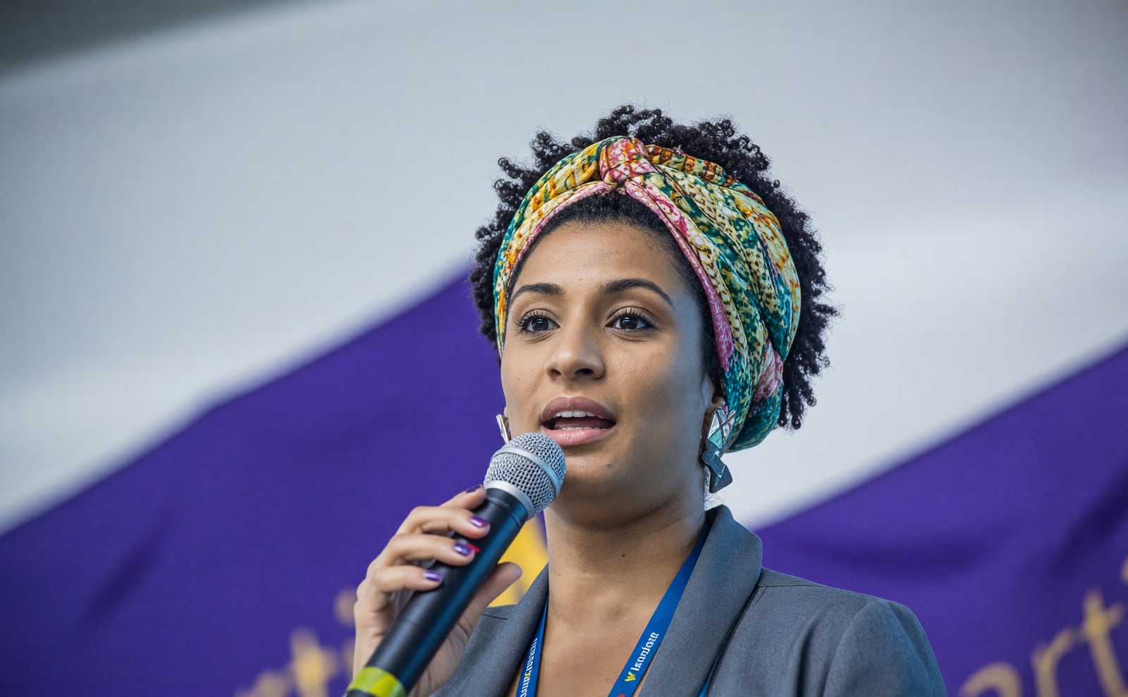 Marielle Franco, vereadora assassinada em 2018, discursa em ato público (foto de arquivo).