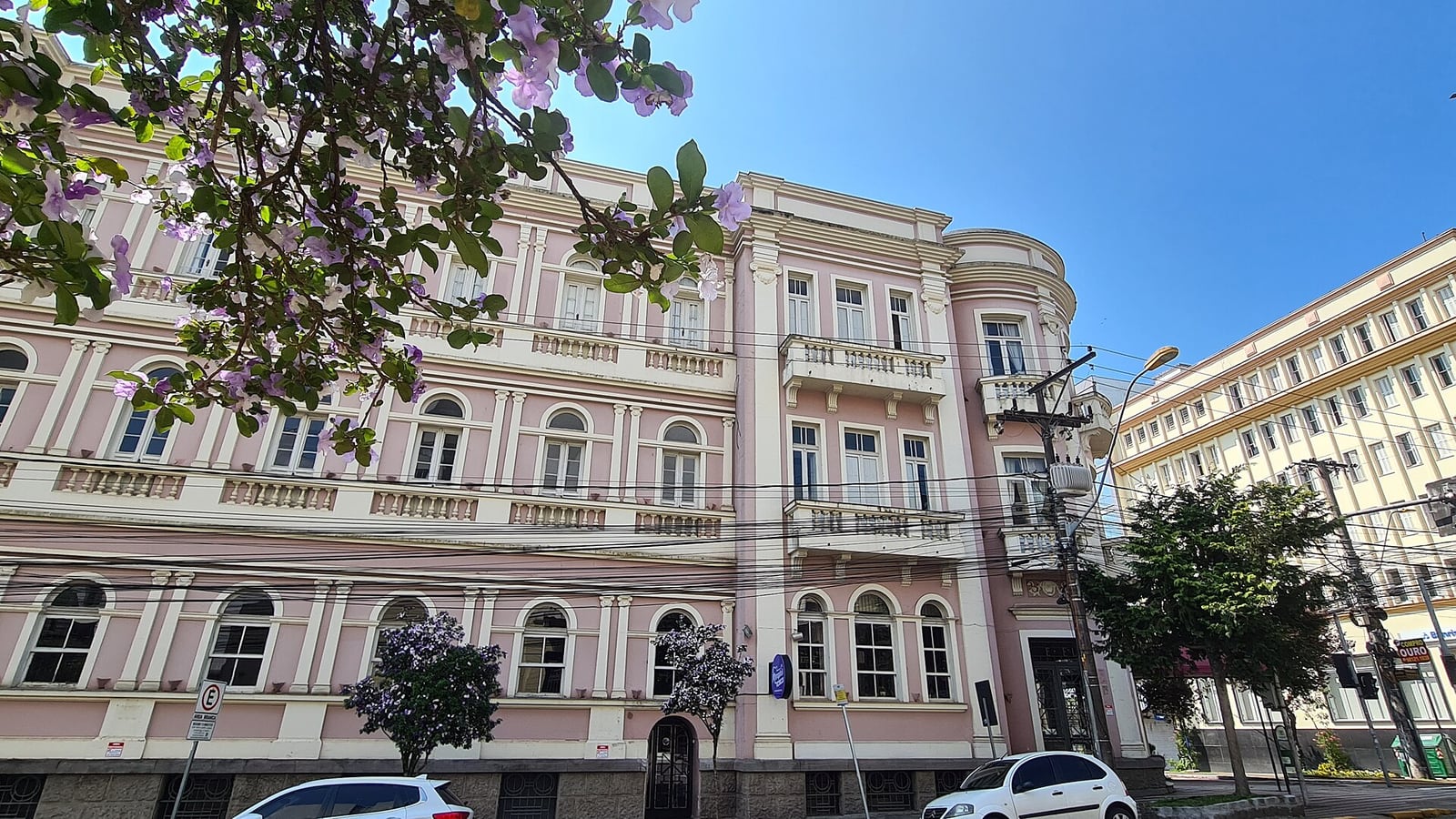 Rua Marquês do Herval, no Centro de Caxias, é bloqueada às 19h para festival de rock