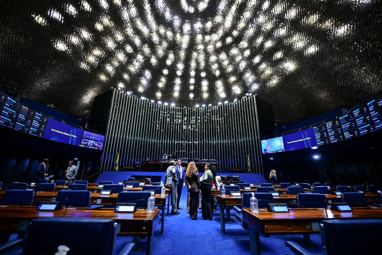 Senado pode votar fim da 6x1 em 1º turno nesta quarta; CCJ libera PEC da Segurança