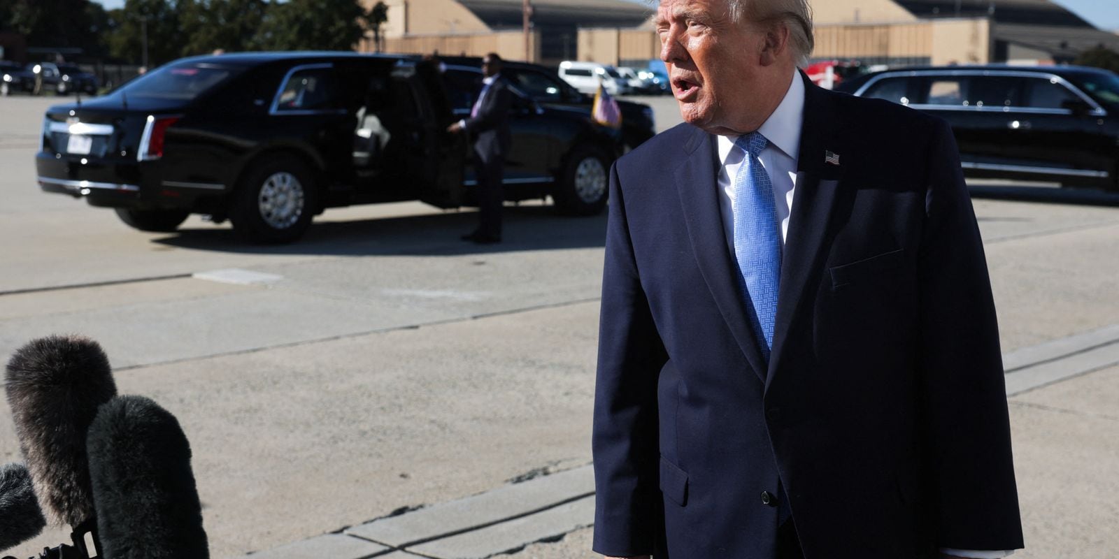 Donald Trump fala à imprensa; o presidente dos EUA disse que pretende conversar com Lula.